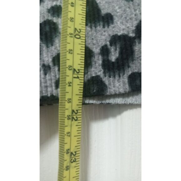 Croft & Barrow Women's Gray Leopard Print Cardigan Petite PS - Picture 6 of 6